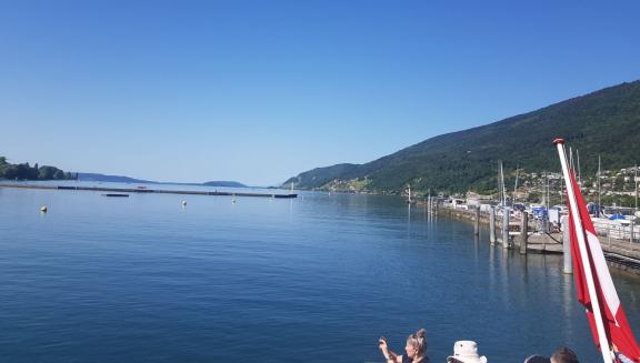 Blick vom Hafen auf den Bielersee